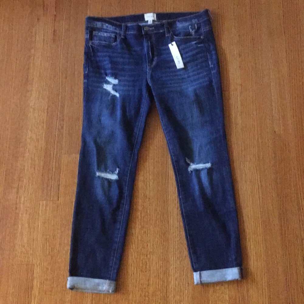 id : 23 Carrie Distressed Girlfriend Jean